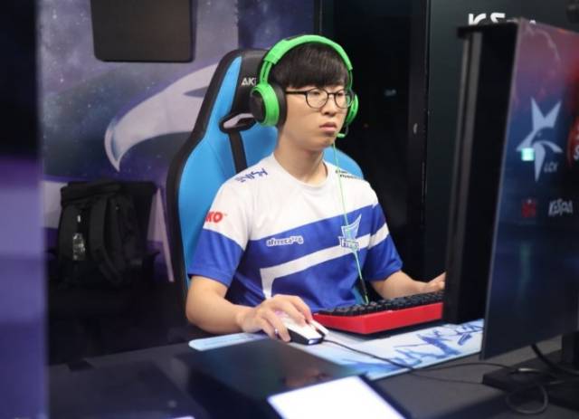 不禁引发我