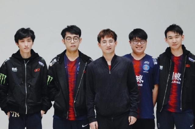 员的身份与 员的身份与