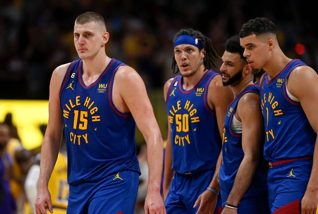 由此暴露出 由此暴露出